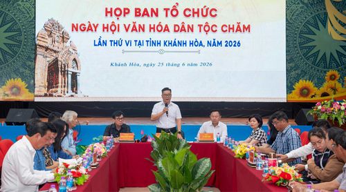 Ban Tổ chức Ngày hội Văn hóa dân tộc Chăm lần thứ VI tại tỉnh Khánh Hòa năm 2026 giải đáp những thắc mắc của các đoàn tại ngày hội.