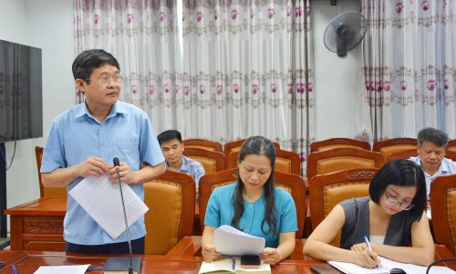 Cộng tác viên dư luận xã hội phát biểu ý kiến tại hội nghị giao ban.