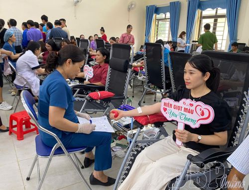 Phong trào hiến máu tình nguyện trên địa bàn tỉnh ngày càng thu hút nhiều người tham gia.