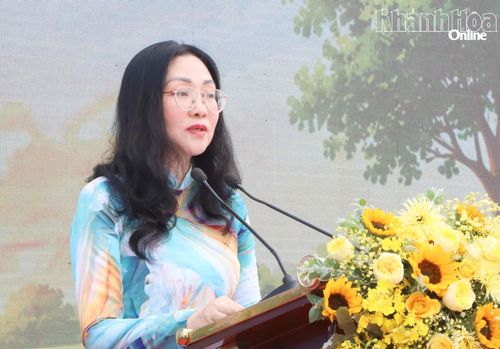 Bà Nguyễn Hằng Nga phát biểu khai mạc ngày hội.