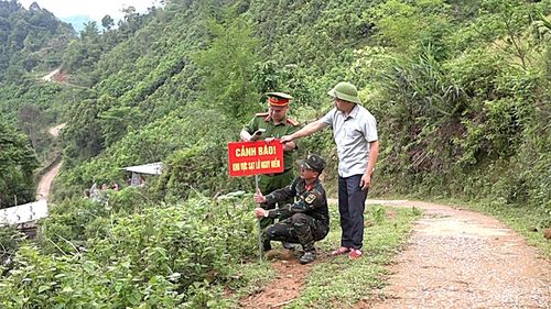 Các điểm có nguy cơ sạt lở đều được xã Trạm Tấu rà soát, cắm biển cảnh báo nguy hiểm.