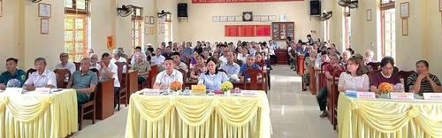 Thôn Hồng Hà, xã Mậu A tổ chức hội nghị lấy ý kiến Nhân dân về chủ trương sáp nhập thôn.