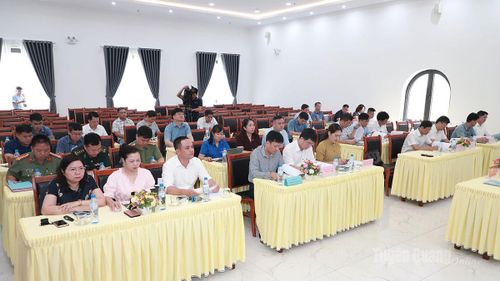 Các đại biểu tham dự buổi hội thảo.