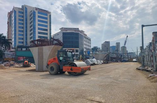 Dự án Vành đai 1, có những đoạn đã được thi công, trải nhựa lớp thô để định hình mặt đường.