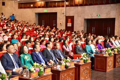 Bí thư Thành ủy Hà Nội Trần Đức Thắng cùng các đồng chí lãnh đạo, đại biểu dự hội nghị.