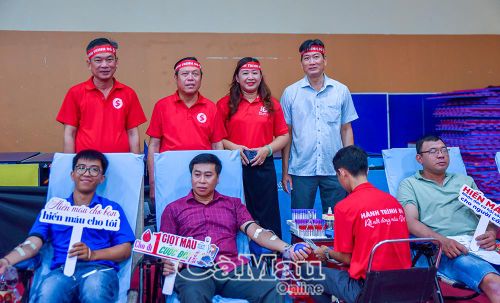 Hội Chữ thập đỏ tỉnh Cà Mau phối hợp tổ chức Hành trình đỏ - Kết nối dòng máu Việt, tiếp nhận 533 đơn vị máu trước thềm đại hội.