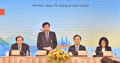 Lãnh đạo UBND tỉnh Quảng Trị, Bộ Văn hóa, Thể thao và Du lịch, Bộ Ngoại giao đồng chủ trì Họp báo. Ảnh: D.Thiện