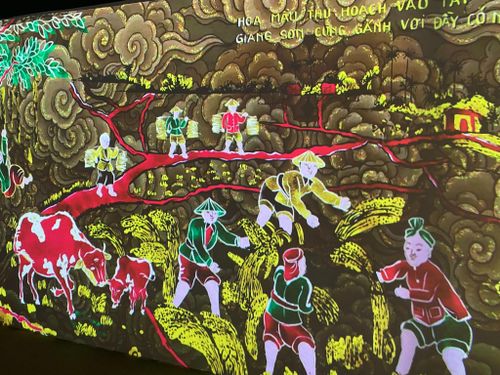 Nghệ thuật trình chiếu 3D Mapping tái hiện giá trị văn hóa bằng hình thức mới mẻ. Ảnh: Hồng Hà