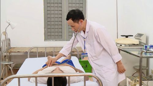 Người cai nghiện được chăm sóc sức khỏe. Ảnh: Nguyễn Thu