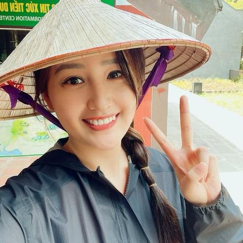 Ở tuổi gần 40, Mai Phương Thúy là nàng hậu độc thân giàu có.