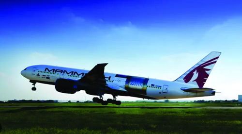 Biến thể máy bay chở hàng Boeing 777F có chiều dài gần 64 mét, sải cánh 65 mét, khối lượng rỗng hơn 144 tấn, tầm bay trên 9.000 km và có thể vận chuyển tới 102 tấn hàng hóa.