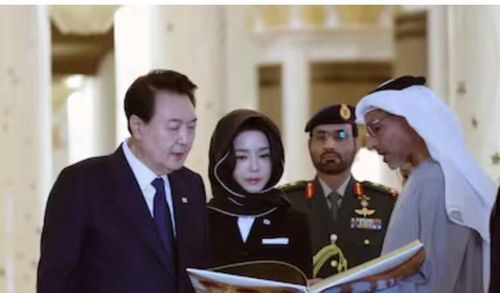 Đây là lần đầu tiên trong lịch sử Hàn Quốc cả tổng thống và đệ nhất phu nhân đều bị tuyên án tù.