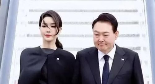 Hồ sơ vụ án cho thấy bà Kim bị truy tố từ tháng 12 năm ngoái với nhiều cáo buộc nhận quà tặng có giá trị trong thời gian từ năm 2022 đến đầu năm 2023.