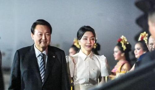 Trong phiên xét xử được truyền hình trực tiếp, thẩm phán Cho Sun-pyo cho rằng bà Kim đã xem nhẹ trách nhiệm gắn với cương vị Đệ nhất phu nhân và lợi dụng vị trí này để theo đuổi lợi ích cá nhân.