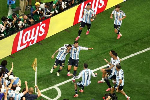  Số 10 luôn là trung tâm trong đội hình Argentina. Ảnh: FF. 