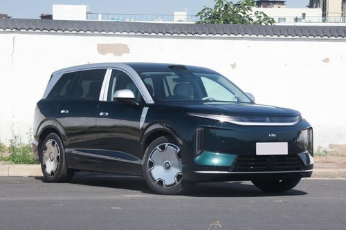 Trong nửa đầu năm 2026, các hãng xe Trung Quốc đã liên tiếp ra mắt các mẫu SUV full-size như BYD Great Tang (BYD Datang) hay Xpeng GX, biến phân khúc này trở thành một "chiến địa" mới tại thị trường tỷ dân.