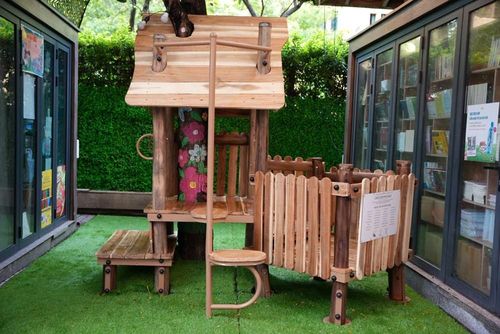 Các hạng mục của khu vui chơi đều được làm từ gỗ tự nhiên