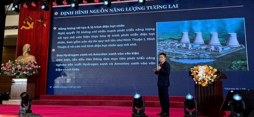 Báo cáo viên, tuyên truyền viên trình bày bài thi