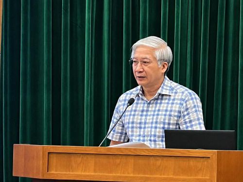 TS Nguyễn Tiến Thư (Phó Viện trưởng Viện Văn hóa và Phát triển, Học viện Chính trị quốc gia Hồ Chí Minh) phát biểu tại hội thảo