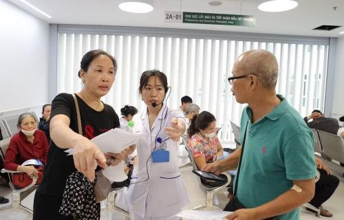 Ngay trong ngày đầu hoạt động, Bệnh viện Bạch Mai cơ sở Ninh Bình đã đón hàng nghìn bệnh nhân đến khám, chữa bệnh.
