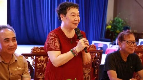 Nhà phê bình mỹ thuật Mai Thị Ngọc Oanh tin tưởng vào thế hệ kế cận.