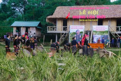 Đồng bào Vân Kiều, Pa Cô hôm nay đang chung sức xây dựng quê hương, nâng cao đời sống và gìn giữ bản sắc văn hóa.