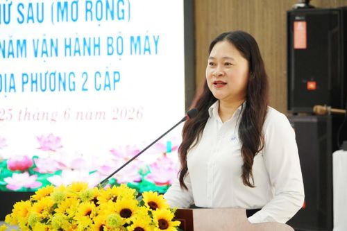 Bà Cao Thị Huyền Trân-Thành ủy viên, Bí thư Đảng ủy, Chủ tịch HĐND phường Hải Châu phát biểu tại hội nghị.
