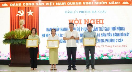 3 tập thể nhận Bằng khen của Chủ tịch UBND thành phố