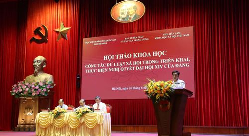 Có hơn 70 tham luận tại hội thảo. Ảnh: THU HÀ