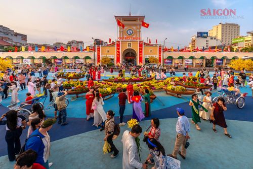  Tác phẩm "Sắc xuân tụ hội" 