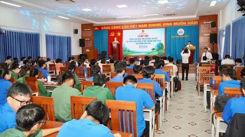 Toàn cảnh buổi Lễ mít tinh tại Trường Đại học Nha Trang.