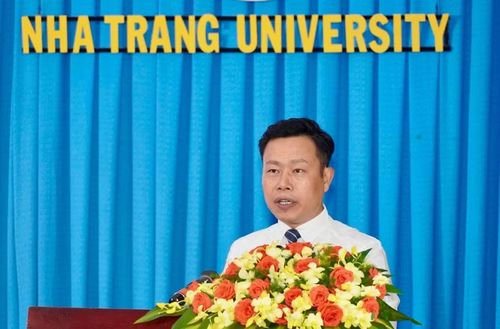 Thứ trưởng Bộ GD&amp;ĐT Lê Quân phát biểu tại Lễ mít tinh.