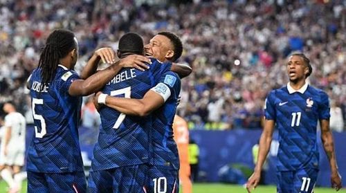 Tuyển Pháp đang có được phong độ cực tốt ở World Cup năm nay khi thắng cả hai trận. Thắng Senegal 3-1 và Iraq 3-0, qua đó sớm có vé vào vòng đấu loại trực tiếp.