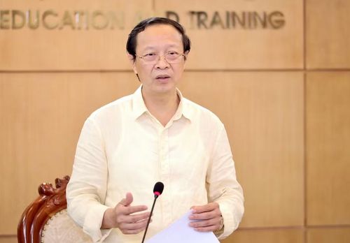 Thứ trưởng Thường trực Bộ GD&amp;ĐT Phạm Ngọc Thưởng phát biểu kết luận cuộc họp.