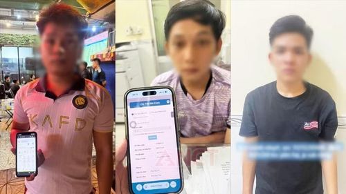 Các đối tượng cùng điện thoại di động có truy cập trang cá cược bóng đá. Ảnh: Công an Cần Thơ.