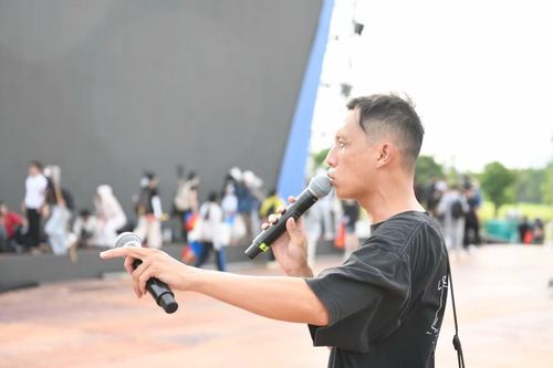 Concert Thanh xuân sẽ diễn ra tối 27/6 tại trường đua F1 Mỹ Đình. Chương trình quy tụ nhiều nghệ sĩ thuộc các thế hệ và màu sắc âm nhạc khác nhau như Đông Hùng, Võ Hạ Trâm, Double2T, Quang Hùng MasterD, Hòa Minzy, CongB, buitruonglinh, Muôịi, Hà Myo, Lâm Phúc, Trần Ngọc Ánh và DJ/producer Hoaprox.