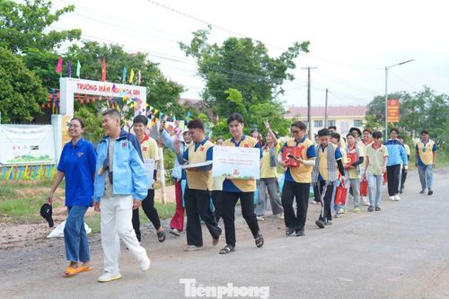 Đội thanh niên tình nguyện Trường Đại học Nam Cần Thơ gồm 45 sinh viên triển khai Chiến dịch Thanh niên tình nguyện Hè 2026 tại mặt trận xã Ia Lốp và xã Ea Rốk, tỉnh Đắk Lắk.