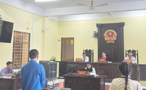 Quang cảnh phiên tòa.