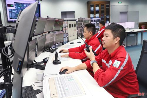 Quy hoạch tỉnh thời kỳ 2021-2030, tầm nhìn đến năm 2050 xác định phát triển nguồn nhân lực, nhất là nguồn nhân lực chất lượng cao là một trong những đột phá chiến lược để thúc đẩy chuyển dịch cơ cấu kinh tế theo hướng công nghiệp - dịch vụ hiện đại.