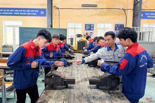 Đề án phát triển nguồn nhân lực giai đoạn 2026-2030 xác định mục tiêu mỗi năm tỉnh phấn đấu tuyển sinh khoảng 14.000 học sinh, sinh viên học nghề theo các trình độ.