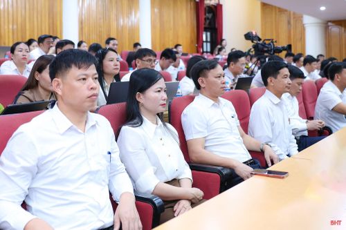 Đại biểu tham dự kỳ họp.
