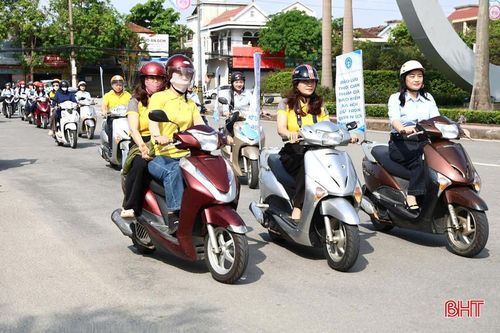 BHXH tỉnh ra quân tuyên truyền hưởng ứng "Tháng vận động, triển khai BHXH toàn dân".