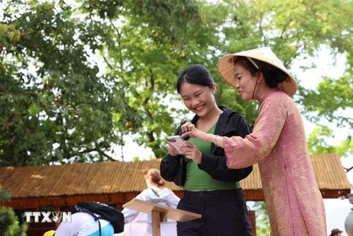 Giao diện trực quan của bản đồ số hệ thống các tháp Chăm được hiển thị trên thiết bị di động thông minh. (Ảnh: Đặng Tuấn/TTXVN)