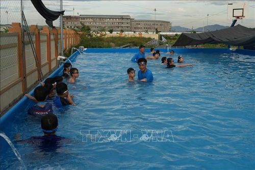 Hướng dẫn kỹ thuật bơi cho trẻ em.
