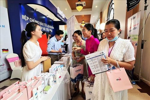 Nhiều giải pháp, sản phẩm mới trong lĩnh vực Sản - Nhi được trưng bày tại sự kiện.