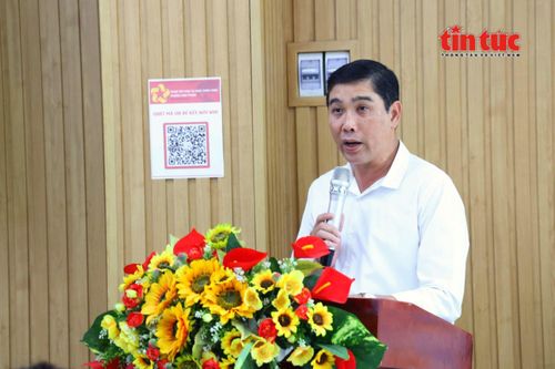 Ông Nguyễn Phi Long, Chủ tịch UBND phường Minh Phụng phát biểu tại buổi lễ.