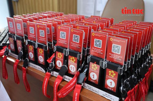 Thiết bị rung gọi số thứ tự giúp người dân chủ động chờ đến lượt thực hiện thủ tục hành chính.