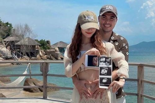MC Huyền Trang và cầu thủ Đức Huy thông báo tin vui.