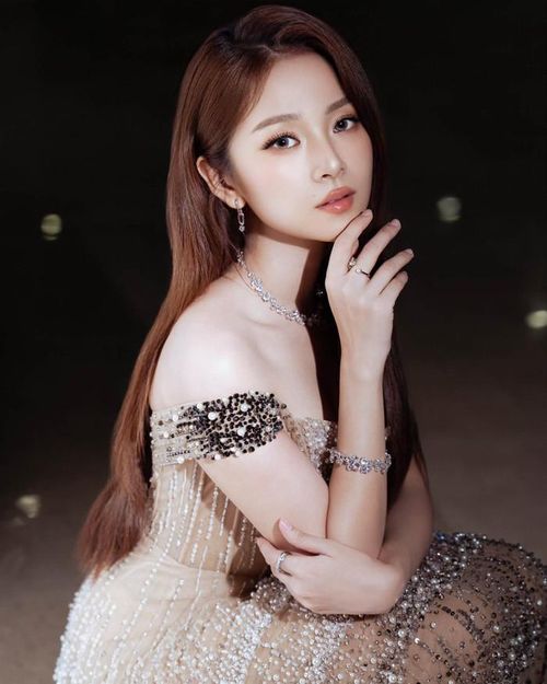 Tam Triều Dâng vẫn liên tục chia sẻ cuộc sống của mình trên mạng xã hội với người hâm mộ. (Nguồn: FBNV)