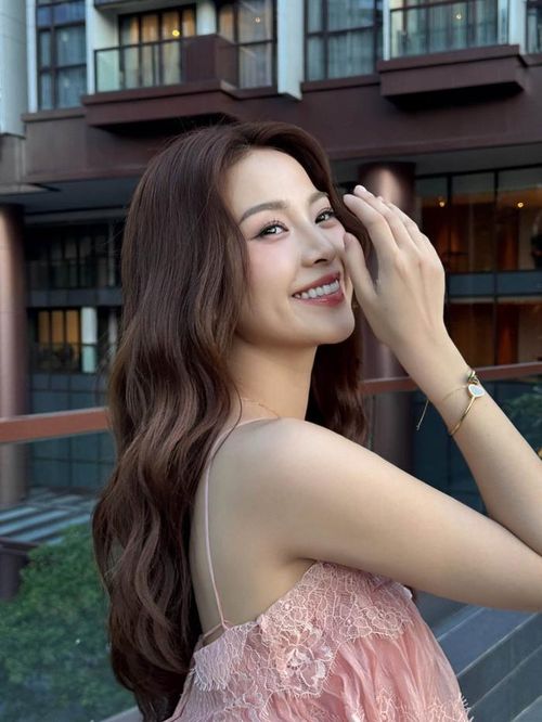 Tam Triều Dâng với nhan sắc nhẹ nhàng trong bộ ảnh. (Nguồn: FBNV)